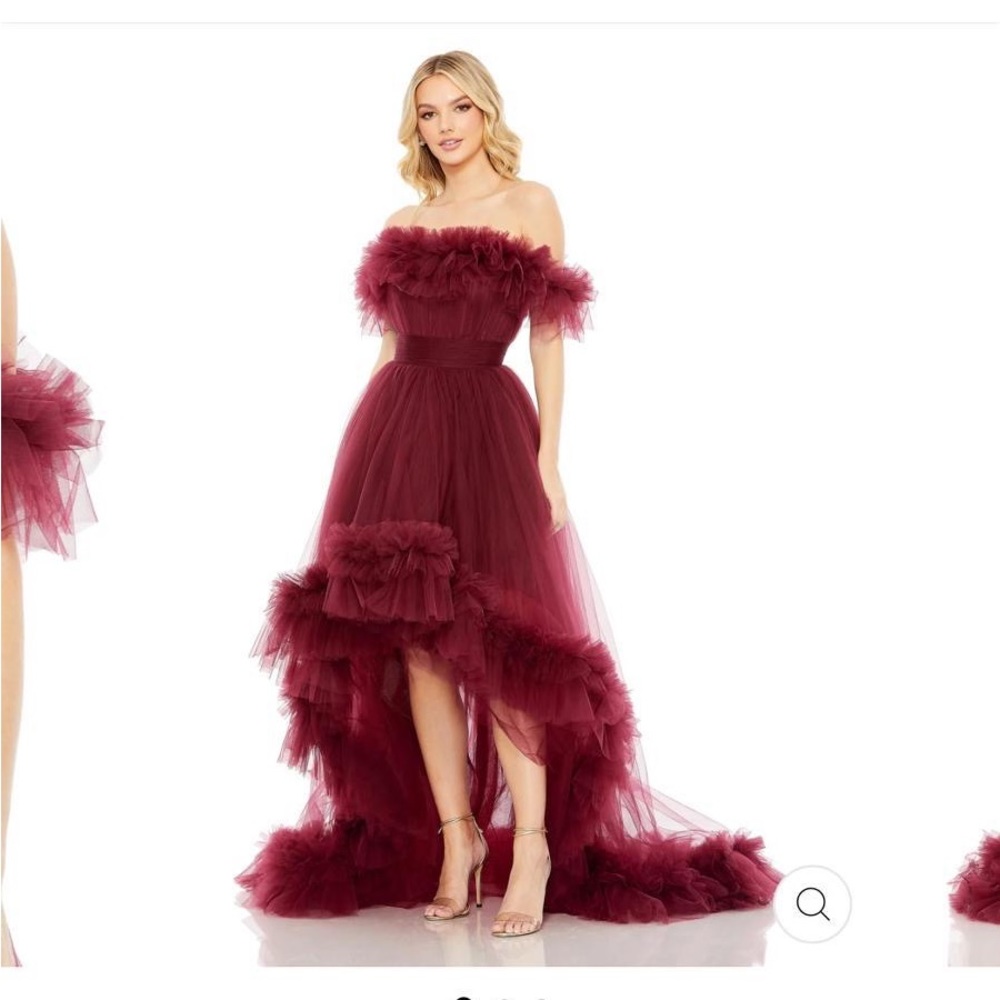 Brand new Mac Duggal with tag.